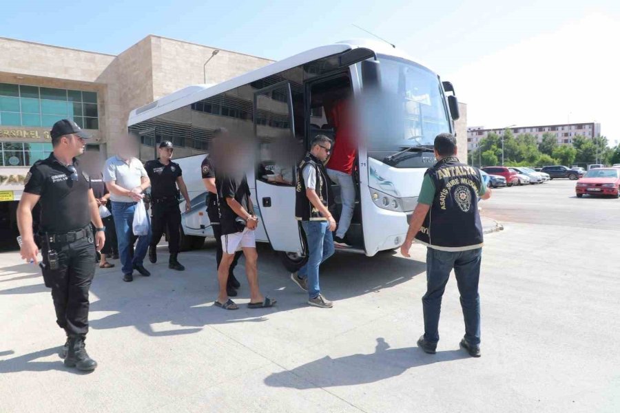 Antalya’da Aranan 44 Firari Yakalandı