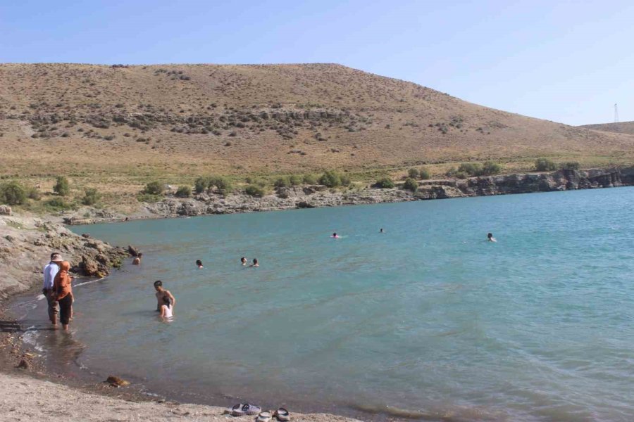 Acıgöl Yaz Sıcaklarından Bunalanların Mekanı Oldu