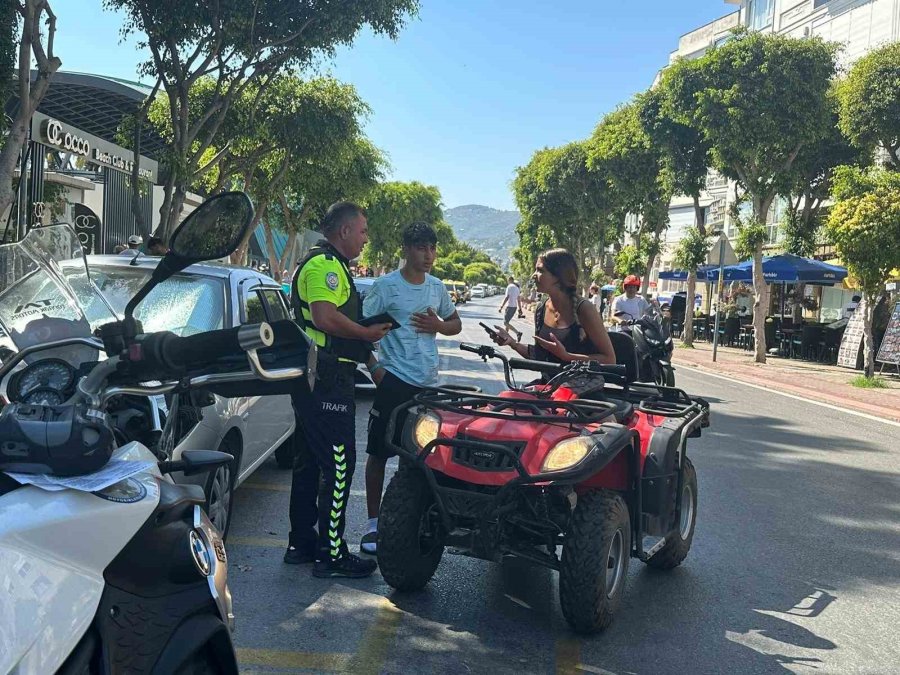 Alanya’da Polis Ekiplerinden Motosiklet Denetimi