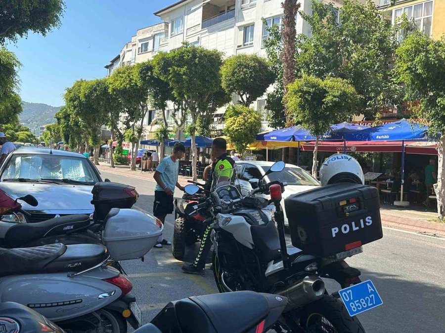 Alanya’da Polis Ekiplerinden Motosiklet Denetimi