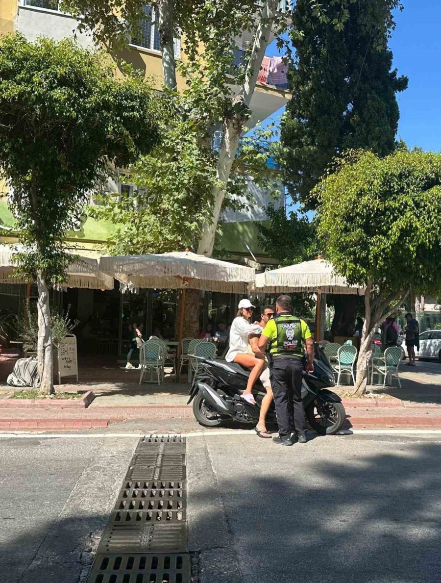 Alanya’da Polis Ekiplerinden Motosiklet Denetimi