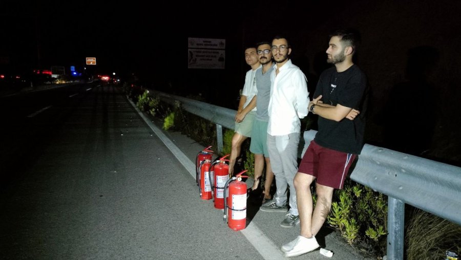 Antalya’nın Gözde Turizm Merkezi Kemer’deki Orman Yangını Devam Ediyor