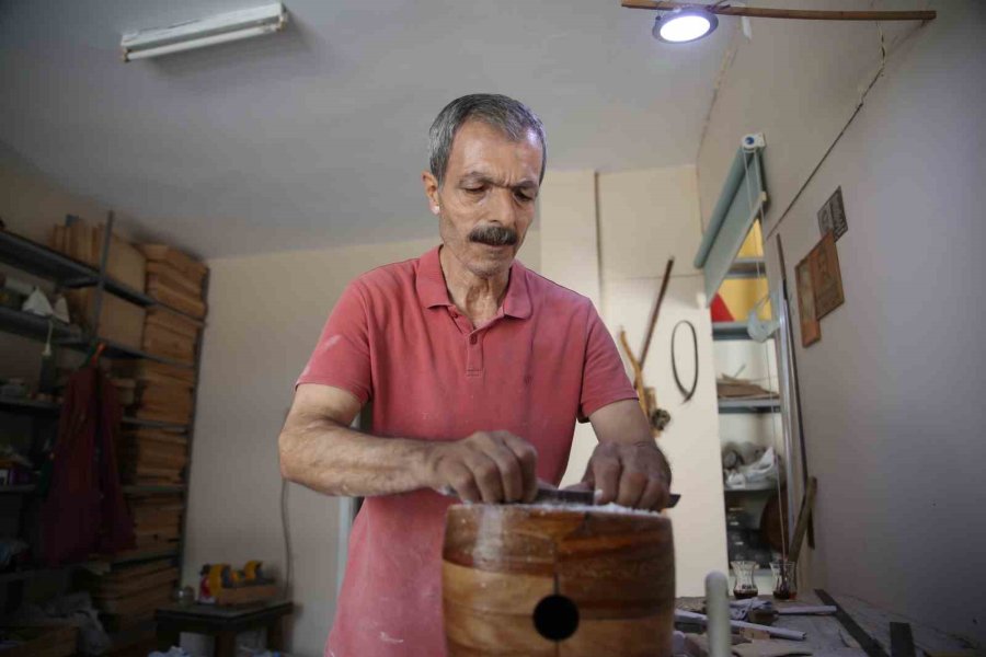 Sanatları Yok Olmaya Yüz Tutmuş Ustular Fabrikasyon Ürünlere Direniyor