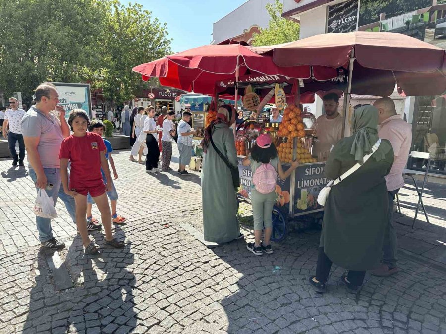 Sıcak Havayı Gören ‘sifon Limonataya’ Koşuyor