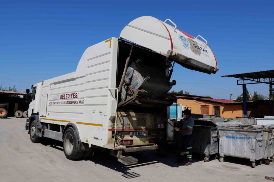 Akdeniz’de Çöp Konteynırları Tamir Ediliyor, İlaçlı Su İle Yıkanıp Dezenfekte Ediliyor