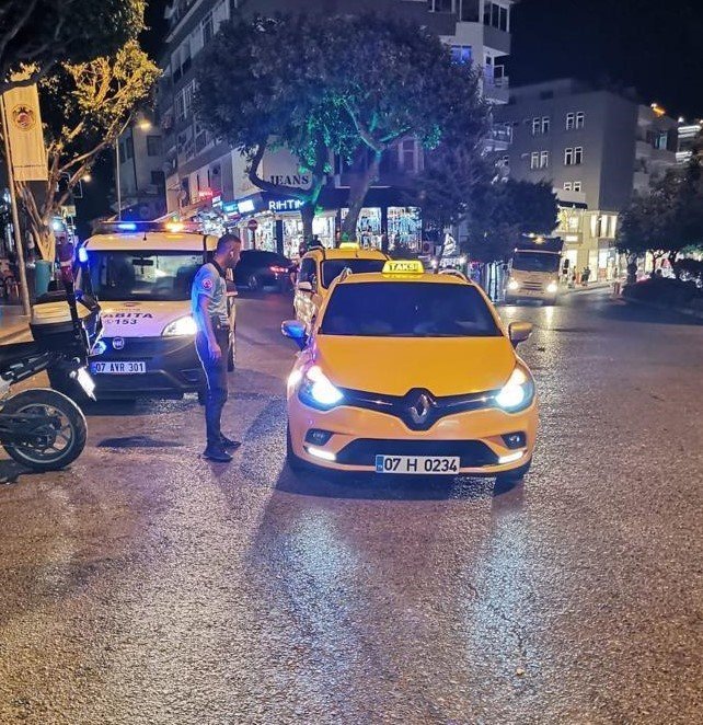 Alanya’da Taksi Ve Halk Otobüsleri Denetlendi