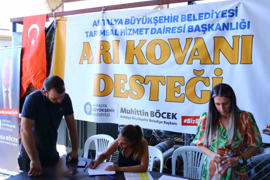 Antalya Büyükşehir Belediyesi’nden Üreticilere Kovan Desteği