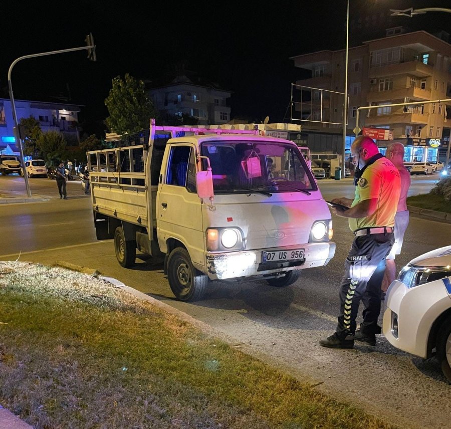 Gazipaşa’da Kamyonet İle Motosiklet Çarpıştı : 1 Yaralı