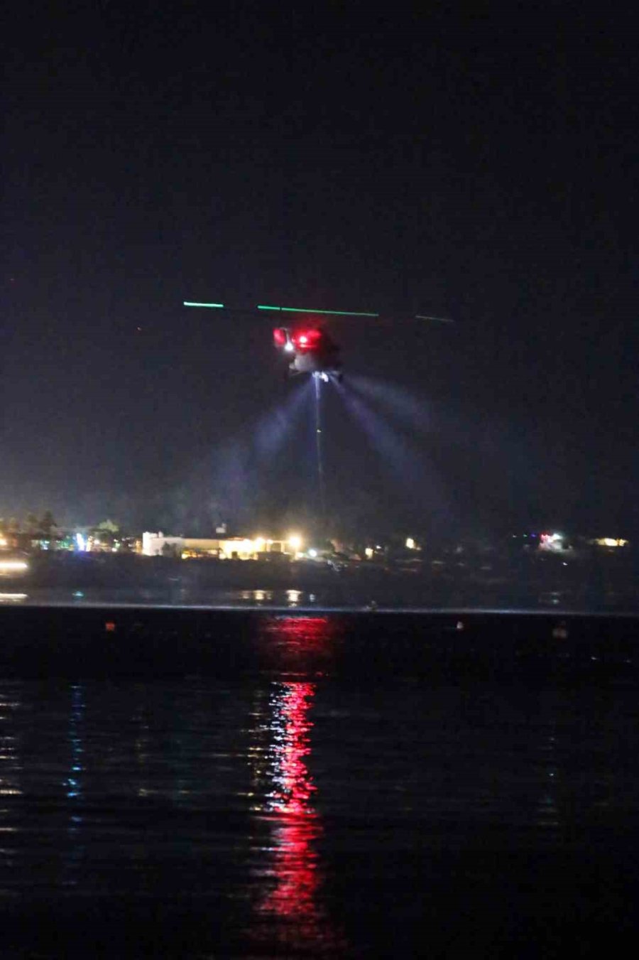 Kemer’de Alevler Tekrar Yükseldi, Gece Görüşlü Helikopterler Devrede