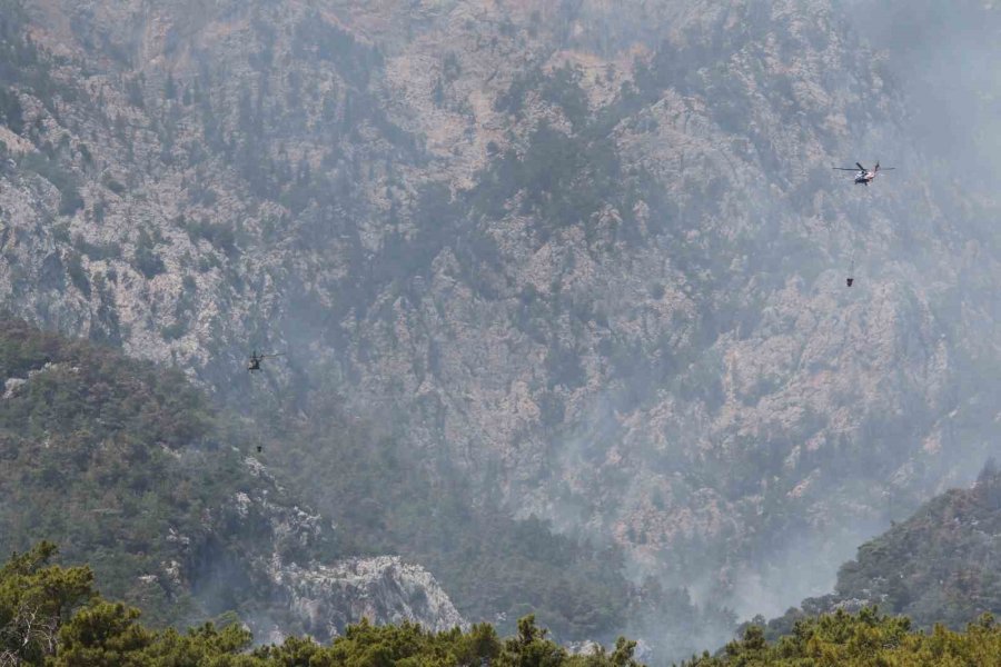 Kemer’de Orman Yangınına Havadan Yoğun Müdahale