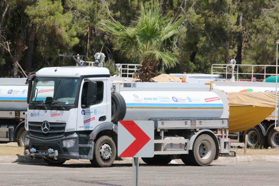 Kemer’de Orman Yangınına Havadan Yoğun Müdahale