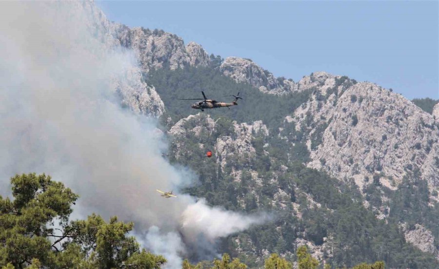 Kemer’de Orman Yangınına Havadan Yoğun Müdahale