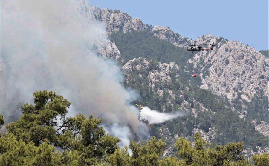 Kemer’de Orman Yangınına Havadan Yoğun Müdahale