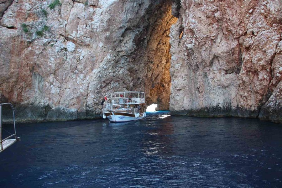 Antalya’nın Turizm Bölgesi Adrasan’da Yat Turlarına Yoğun İlgi