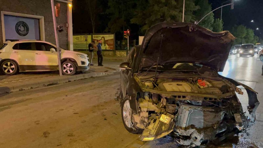 Hatalı Dönüş Kazaya Neden Oldu: 1 Yaralı