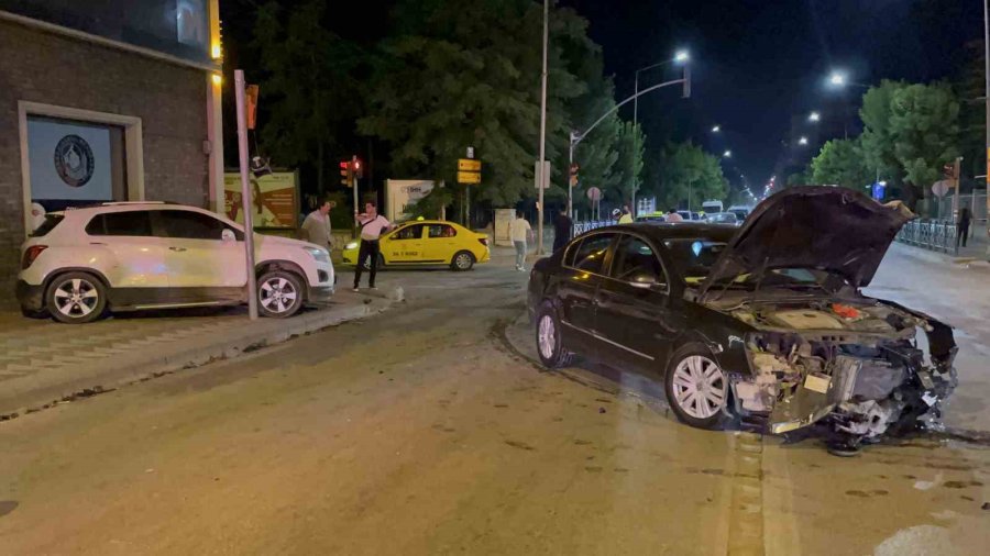 Hatalı Dönüş Kazaya Neden Oldu: 1 Yaralı