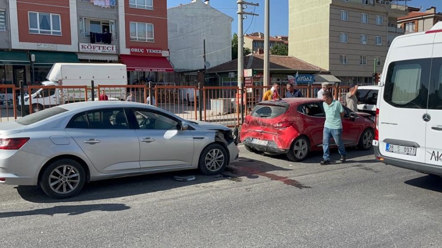 Eskişehir’de Zincirleme Kaza: 4 Yaralı