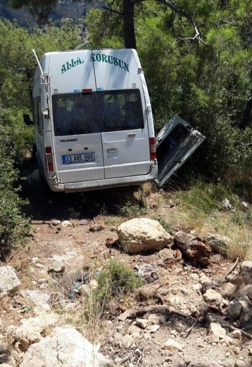 İşçi Servisi Yoldan Çıktı: 2 Hafif Yaralı