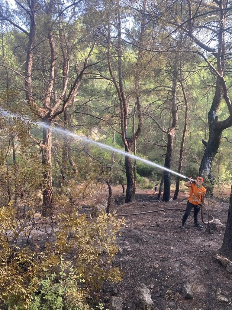 Kaş’taki Yangını Söndürüp Kemer’de Görevlerine Devam Ettiler