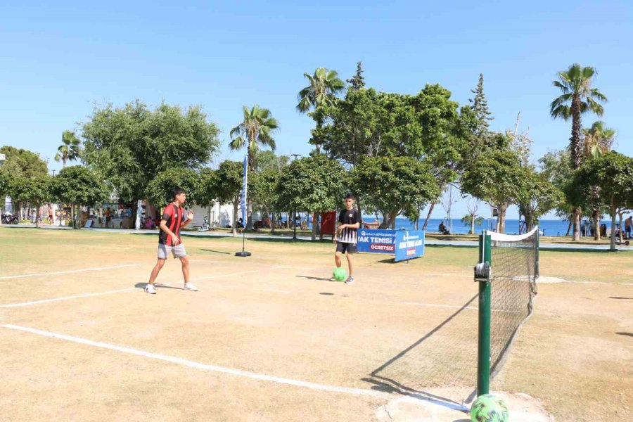 Büyükşehir’den Gençlere Ayak Tenisi Sahası