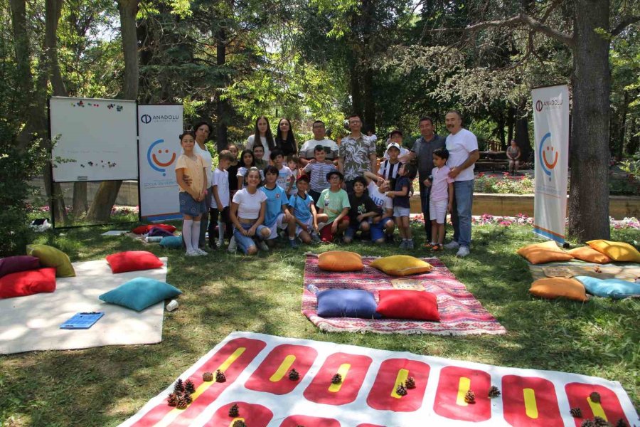 Küçük Yaştaki Çocuklar, Ekran Başında Zaman Geçirmek Yerine Geleneksel Türk Oyunlarıyla Zaman Geçiriyor