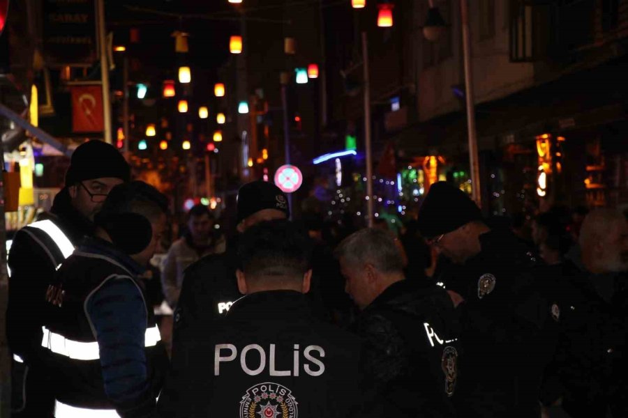 Eskişehir’de Polis Ekiplerince 4 Bin 957 Şahıs Sorgulandı