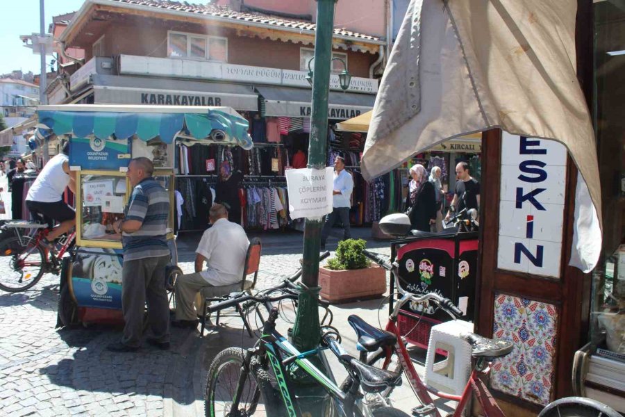 Dükkânın Önüne Çöp Atılmasını İstemeyen Esnaftan Uyarı Yazısı