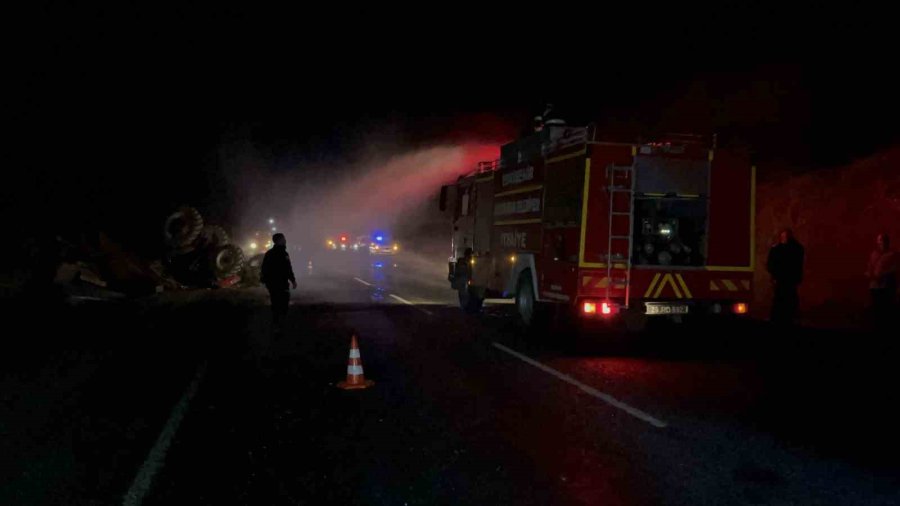 Yolcu Otobüsü Traktöre Çarptı: 3’ü Ağır 6 Yaralı