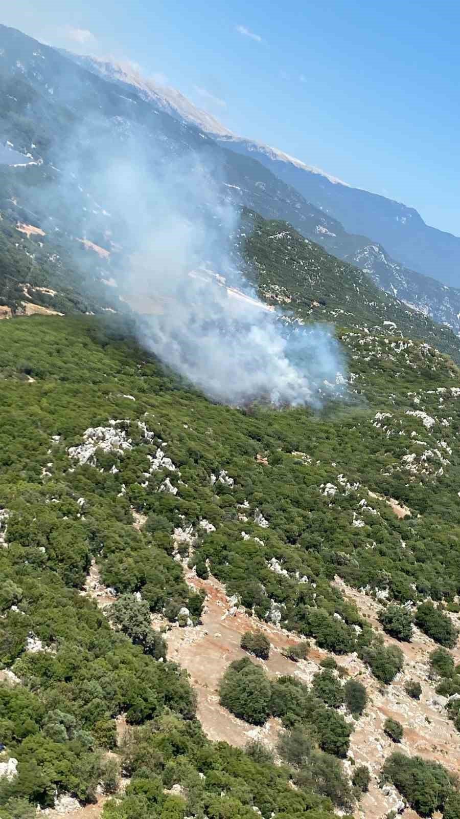 Antalya’nın Demre İlçesindeki Orman Yangınına Havadan Ve Karadan Müdahale Ediliyor