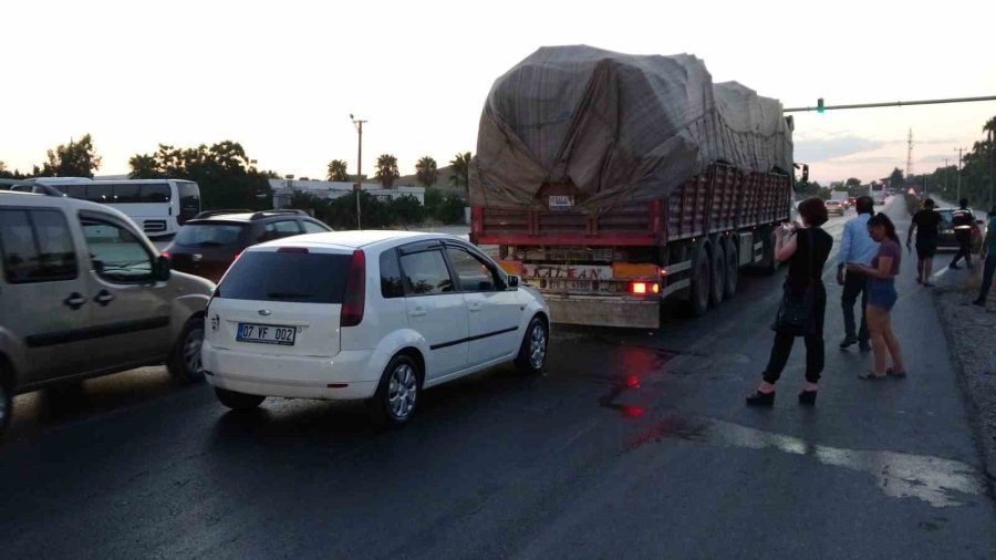 Yeşil Işık Yanınca Herkes İleri, Tır Geri Gitti: Sürücülerin Panik Anları Kameralara Yansıdı