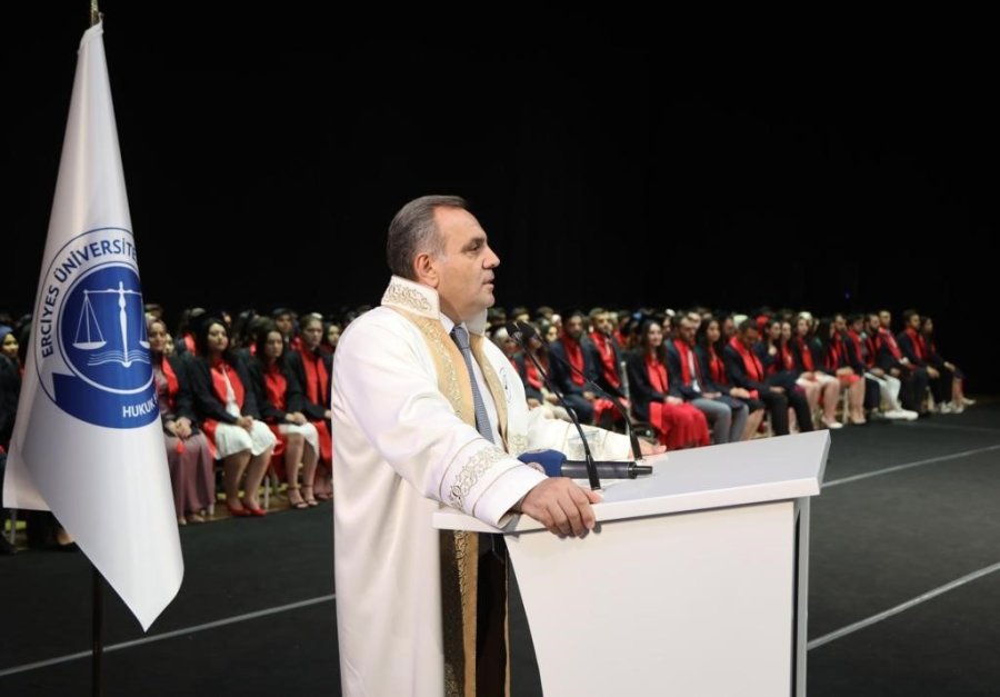 Erü Hukuk Fakültesi 16. Dönem Mezunlarını Verdi