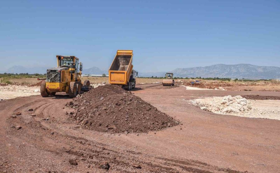 Kepez Belediyesi’nden Esnaf Sitesine Yol Desteği