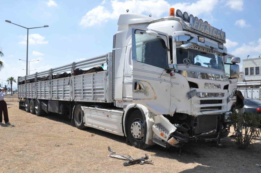 Mersin’de Tır İle Hafif Ticari Araç Çarpıştı: 5 Yaralı