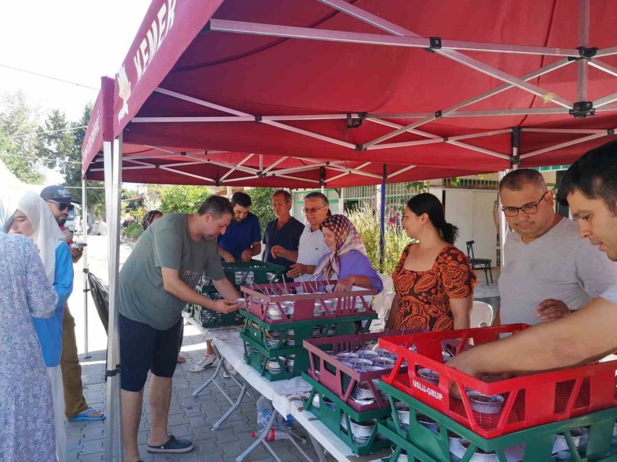 Başkan Topaloğlu’ndan Vatandaşlara Aşure İkramı