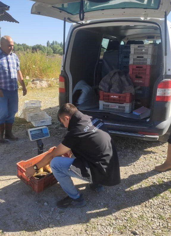 Beyşehir’de Göl Ve Göletlerde Avlanan Tatlı Su Balıklarının Boy Limiti Denetleniyor