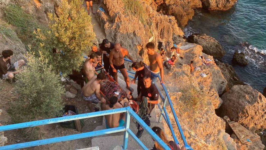 Antalya’da 40 Metrelik Falezlerden Denize Düşen Rus Kadın Turist İçin Kurtarma Seferberliği