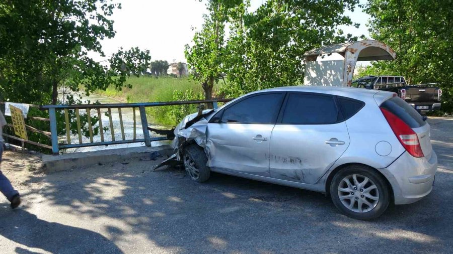 Demir Korkuluk Otomobilin Sulama Kanalına Uçmasını Önledi