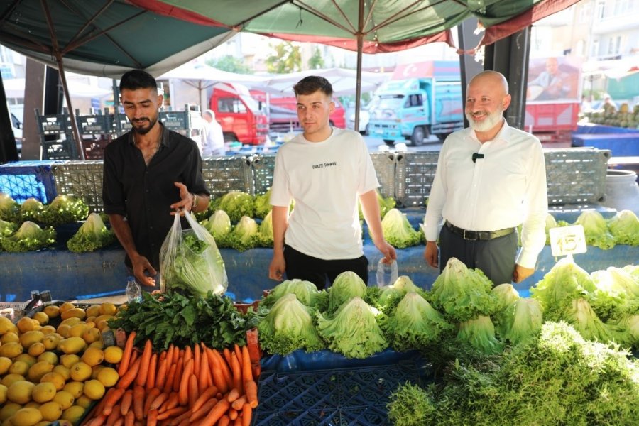 Başkan Çolakbayrakdar, Yenişehir Pazarında Esnaf Ve Vatandaşlarla Birlikte