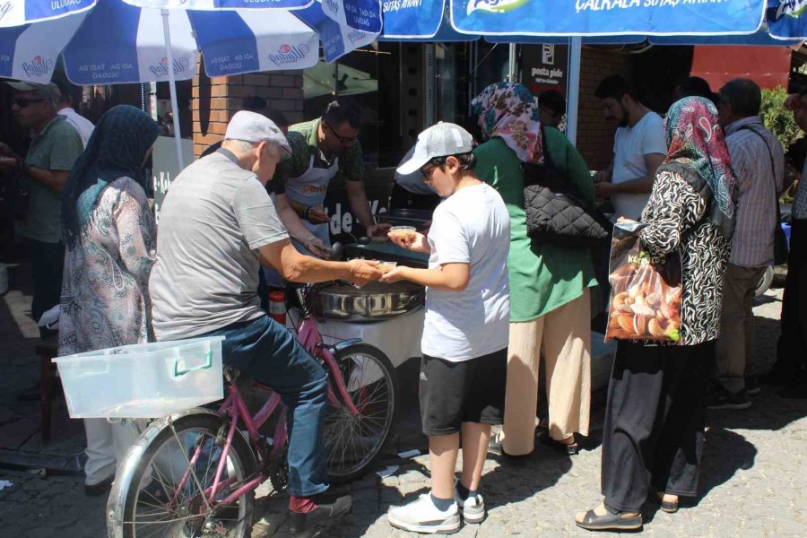 Eskişehir’de Lokantadan Vatandaşlara Aşure Hayrı