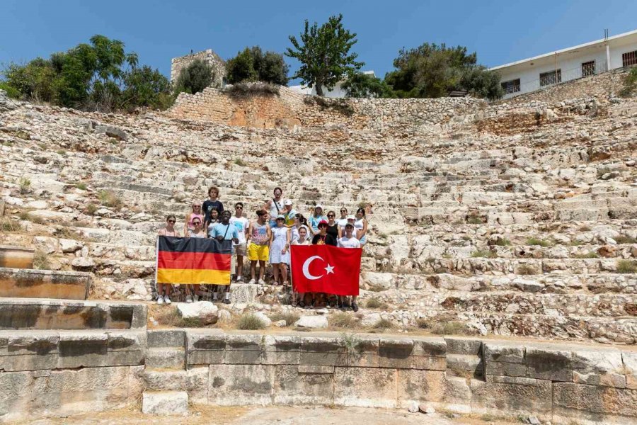 Mersin’e Gelen Yabancı Öğrenciler Kentin Tarihine Yolculuk Yaptı