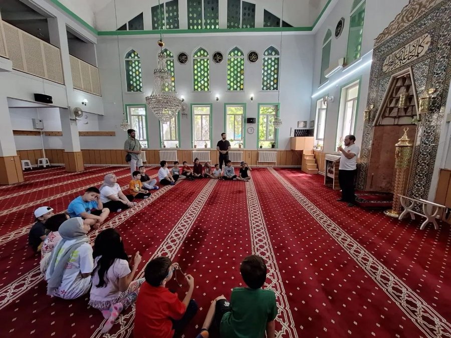 Yaz Kur’an Kursu Öğrencilerine Cami Gezisi