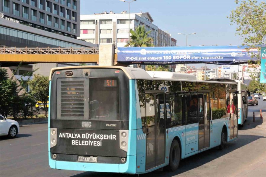 Antalya’da Şoförsüz Kalan Toplu Taşıma Araçlarına Dev Afişler De Çözüm Olmadı