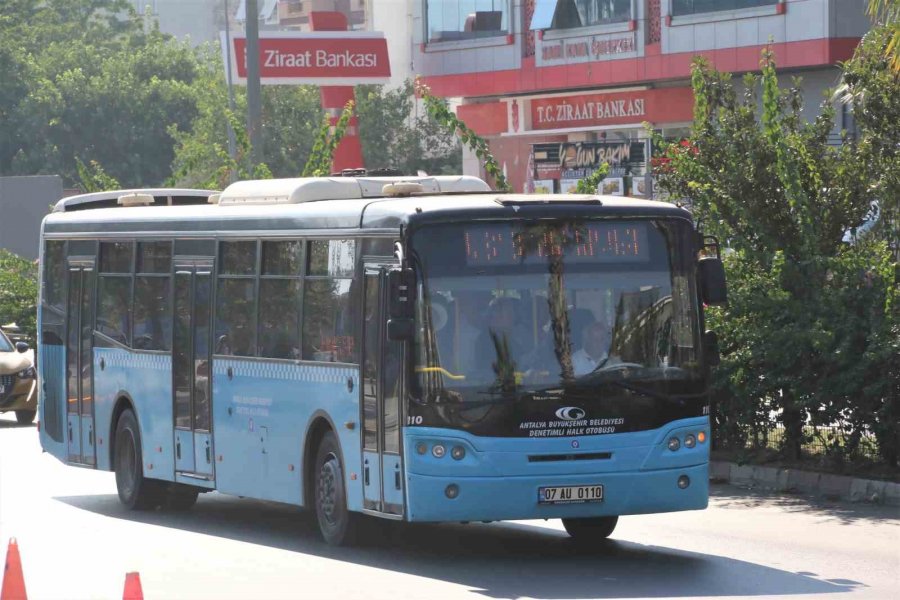 Antalya’da Şoförsüz Kalan Toplu Taşıma Araçlarına Dev Afişler De Çözüm Olmadı