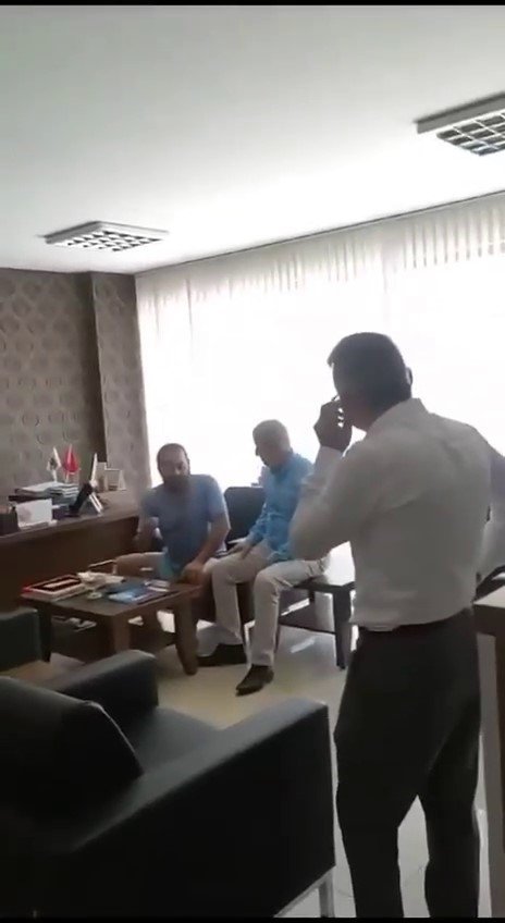 "34 Gündür Suyum Akmıyor" Deyip Asat Alanya Şubesi’ni Bastı, Evinin Vanası Kapalı Çıktı