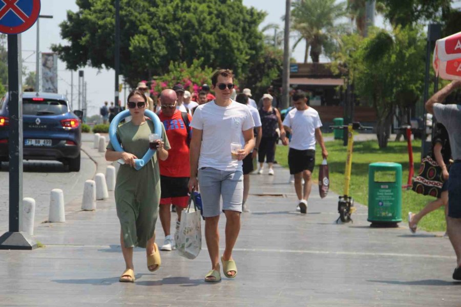 Antalya’da Nem Oranı Yüzde 76’ya Çıktı, Eyyamıbahur Bunalttı