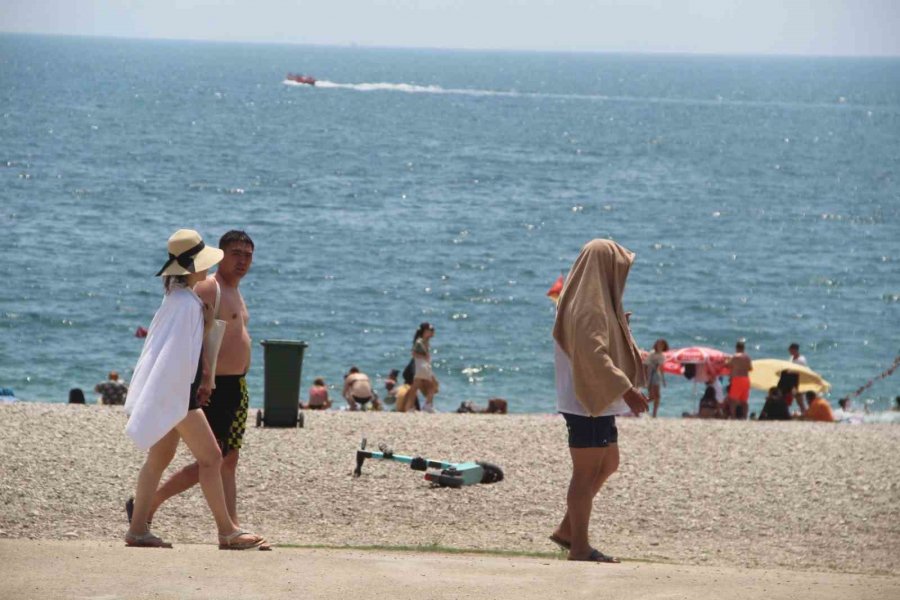 Antalya’da Nem Oranı Yüzde 76’ya Çıktı, Eyyamıbahur Bunalttı