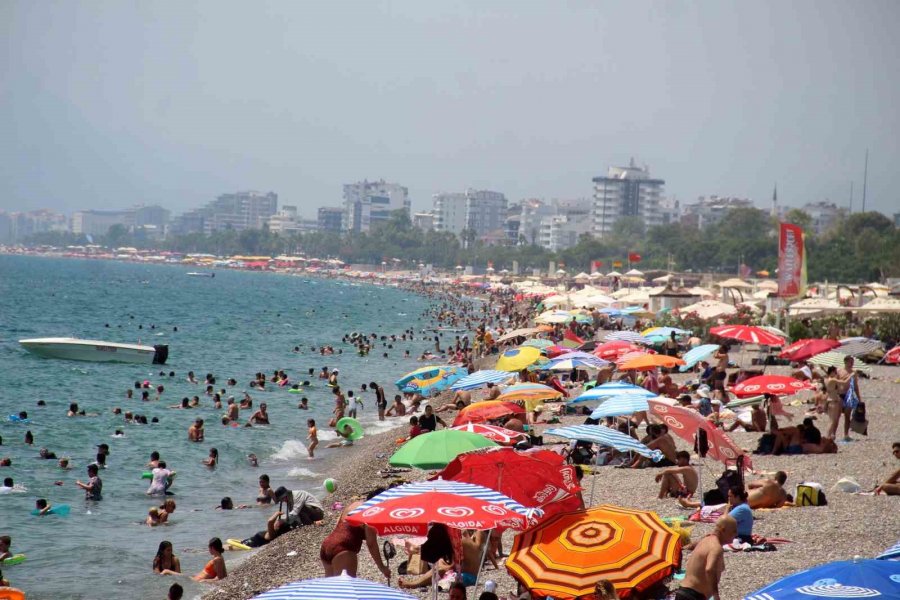 Antalya’da Nem Oranı Yüzde 76’ya Çıktı, Eyyamıbahur Bunalttı