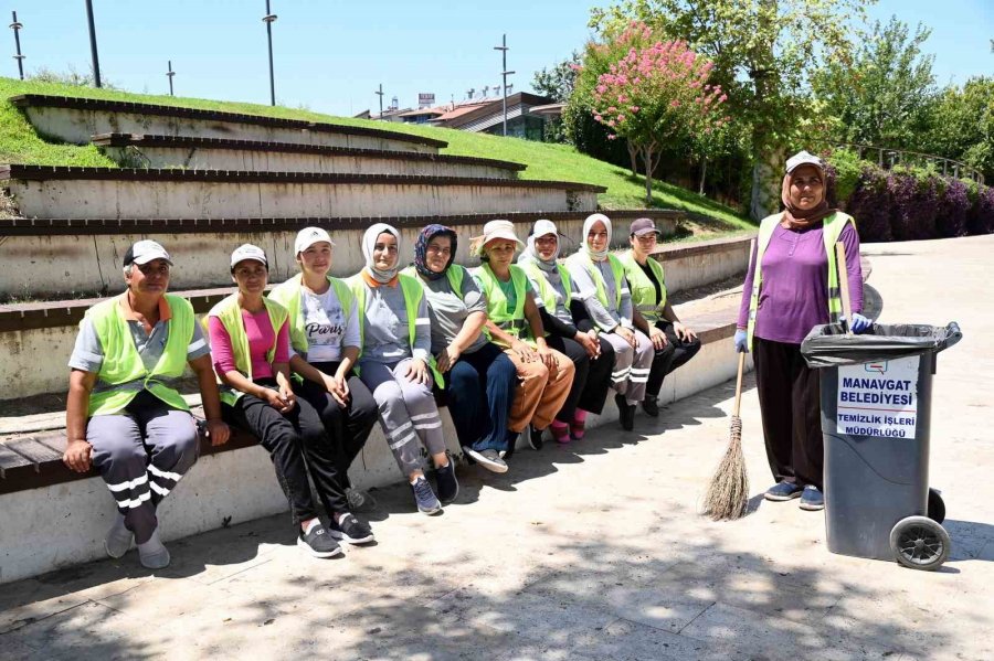 Manavgat’ın Sokaklarına Kadın Eli Değdi