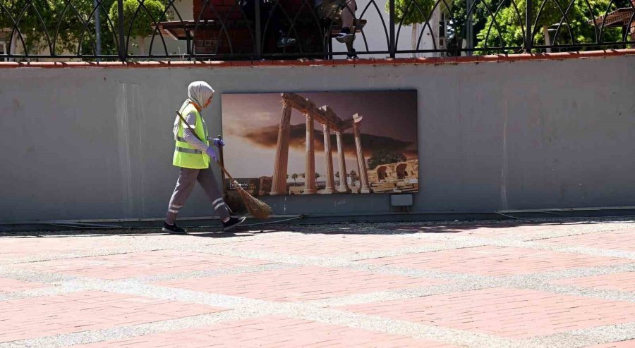 Manavgat’ın Sokaklarına Kadın Eli Değdi