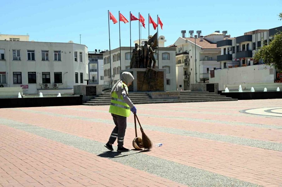 Manavgat’ın Sokaklarına Kadın Eli Değdi